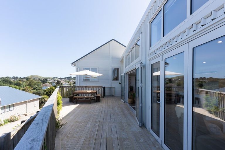 Photo of property in 16 Downes Street, Titahi Bay, Porirua, 5022