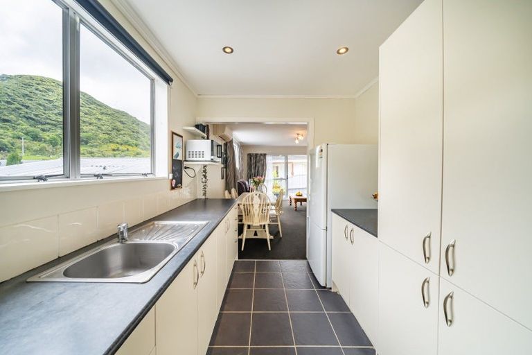 Photo of property in 1/32 Hartford Crescent, Totara Park, Upper Hutt, 5018