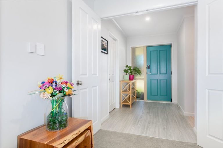 Photo of property in 8 Brookwood Drive, Henderson, Auckland, 0612