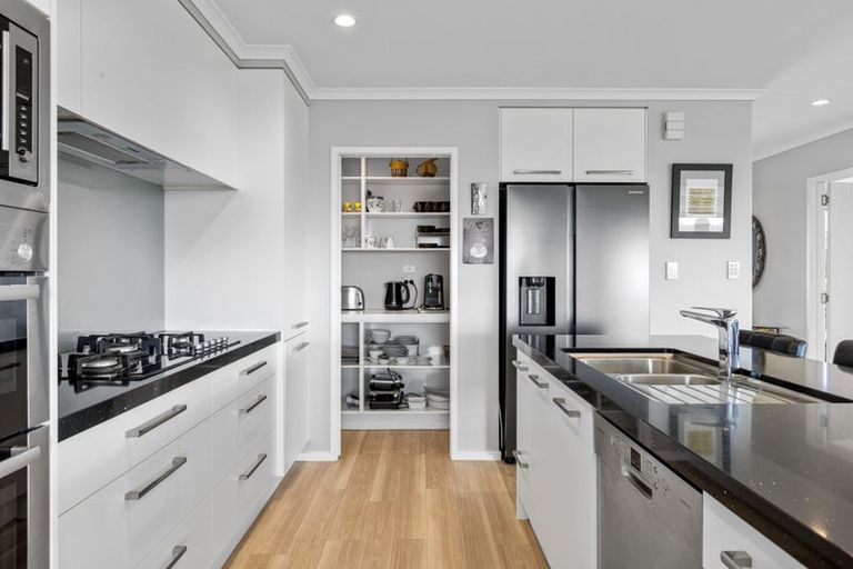 Photo of property in 15 Seaview Crescent, Hatfields Beach, Orewa, 0931