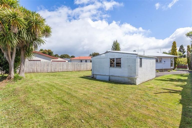 Photo of property in 21 Normandy Place, Henderson, Auckland, 0610