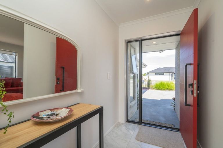 Photo of property in 8 Palm Drive, Whitianga, 3510
