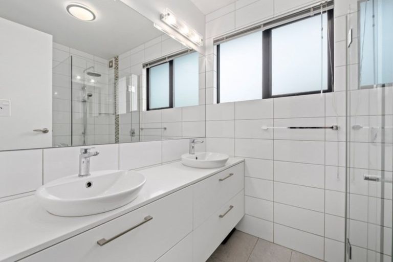 Photo of property in 5 Valley Crescent, Wanaka, 9305