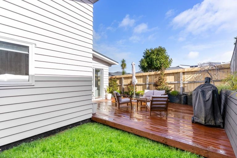 Photo of property in 8 Reserva Crescent, Kumeu, 0810