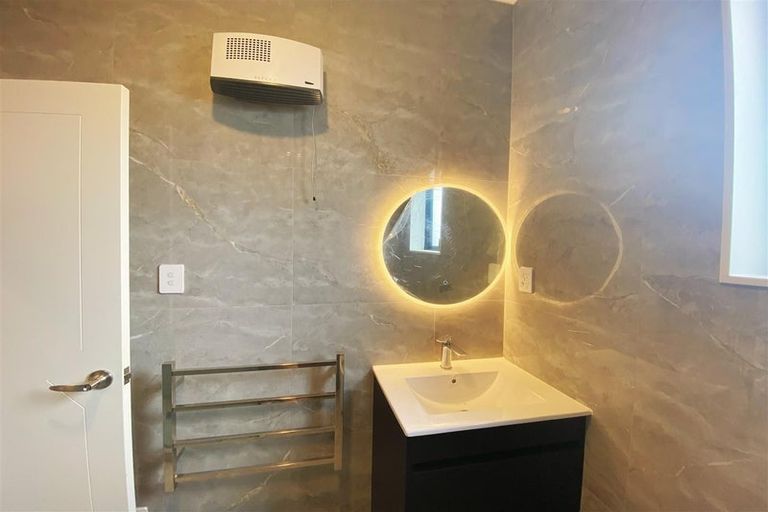 Photo of property in 1 Bendridge Street, Flat Bush, Auckland, 2019