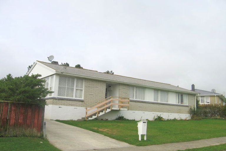 Photo of property in 3 Sasanof View, Ascot Park, Porirua, 5024