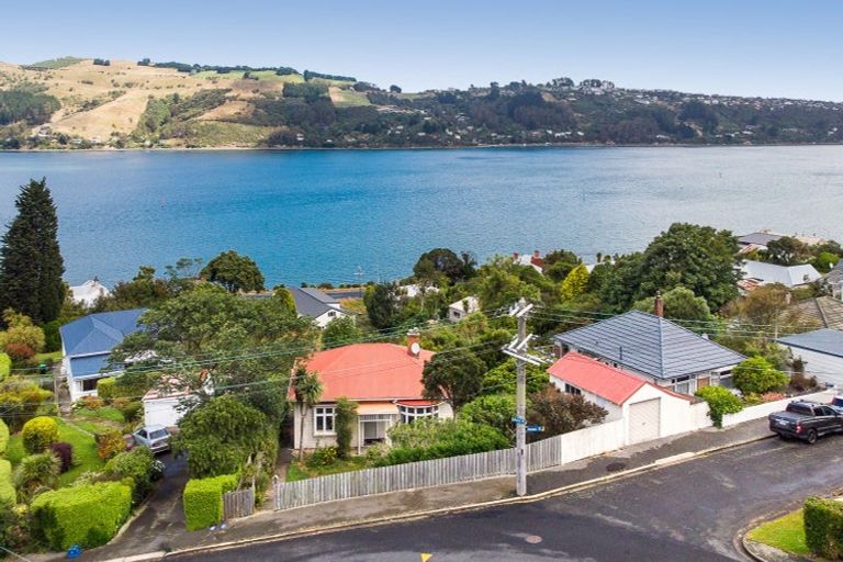 Photo of property in 13 Athol Place, Ravensbourne, Dunedin, 9022
