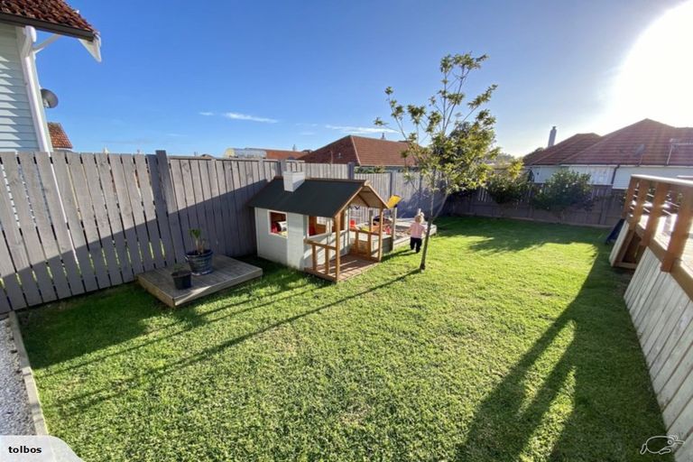 Photo of property in 1 Cochrane Road, Hobsonville, Auckland, 0616