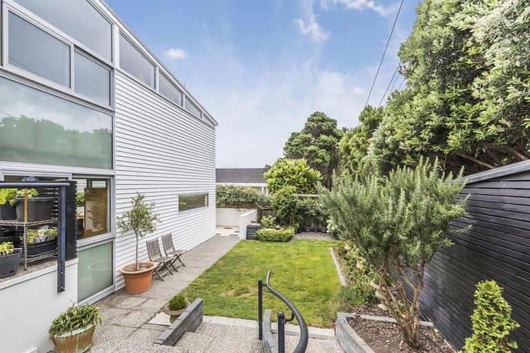 Photo of property in 32 Mantell Street, Seatoun, Wellington, 6022