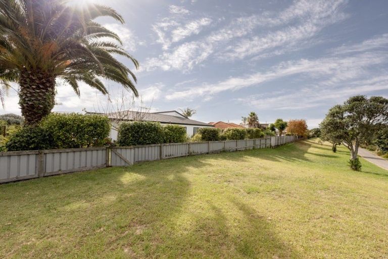 Photo of property in 76 Dalton Drive, Papamoa Beach, Papamoa, 3118