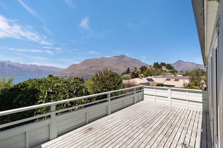 Photo of property in 27 Avalon Crescent, Fernhill, Queenstown, 9300