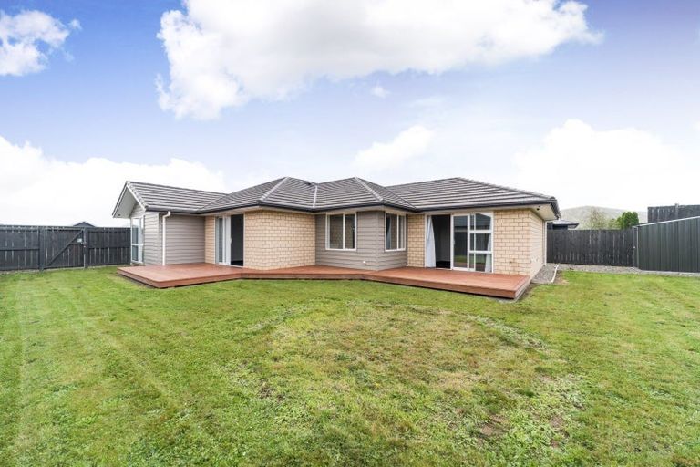 Photo of property in 9 Mediterranean Grove, Fitzherbert, Palmerston North, 4410