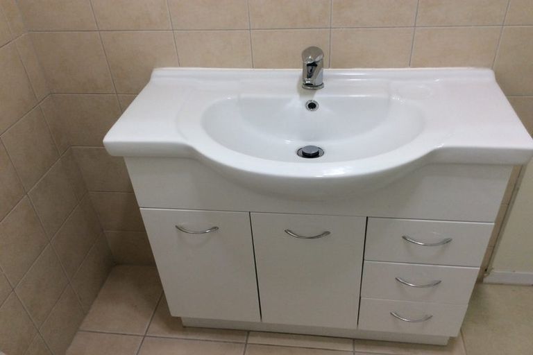 Photo of property in 17 Sapphire Place, Bayview, Auckland, 0629