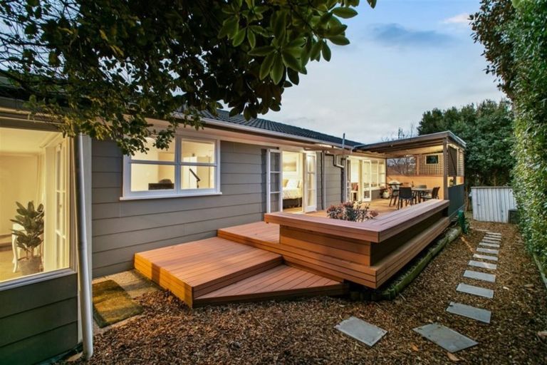 Photo of property in 2/32a Sunnynook Road, Sunnynook, Auckland, 0620