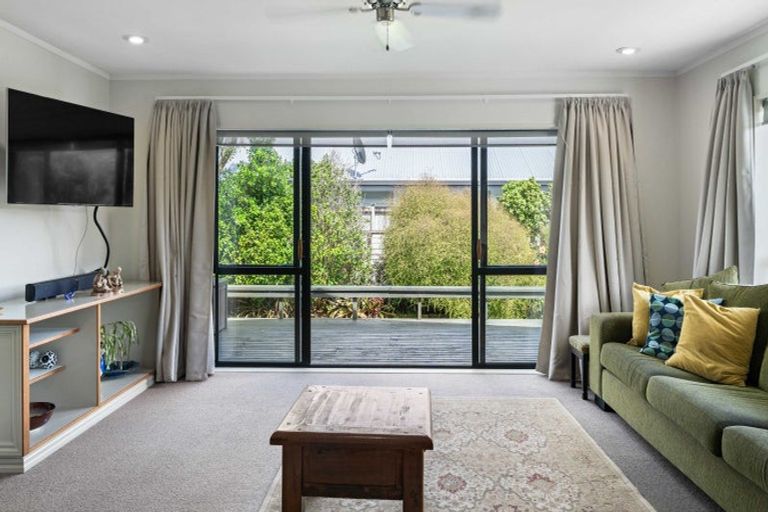 Photo of property in 2 Tavarnya Way, Patumahoe, Pukekohe, 2679