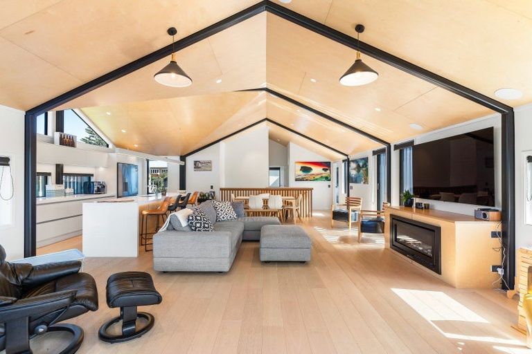 Photo of property in 101 Beach Road, Whangamata, 3620