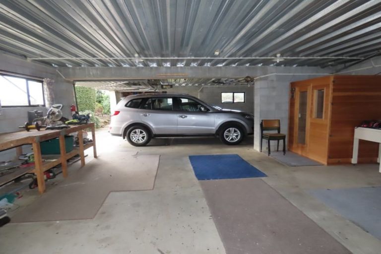 Photo of property in 1 Athenry Road, Bridge Hill, Alexandra, 9320