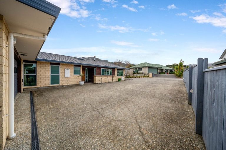 Photo of property in 45a Kirton Drive, Riverstone Terraces, Upper Hutt, 5018