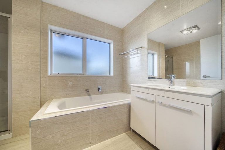 Photo of property in 62 Keri Vista Rise, Papakura, 2110