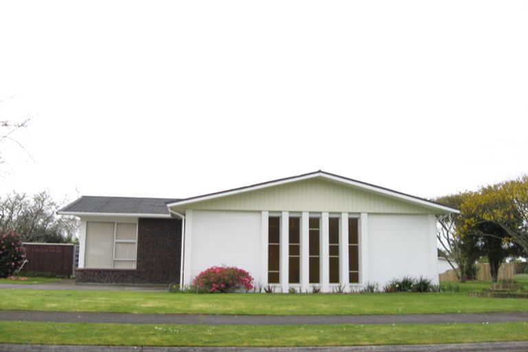 Photo of property in 2 Kowhai Street, Inglewood, 4330