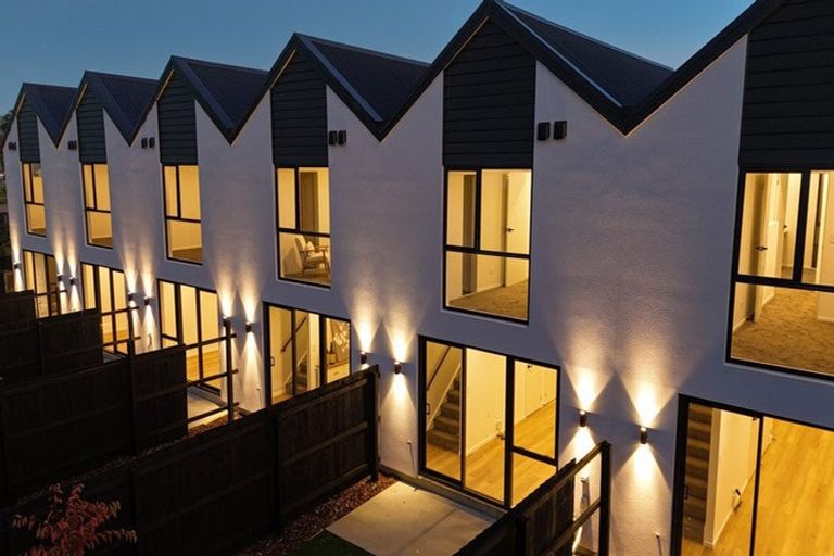 Photo of property in 8/29 Main Road South, Sockburn, Christchurch, 8042