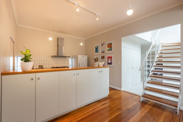 Photo of property in 42 Dorking Road, Brooklyn, Wellington, 6021