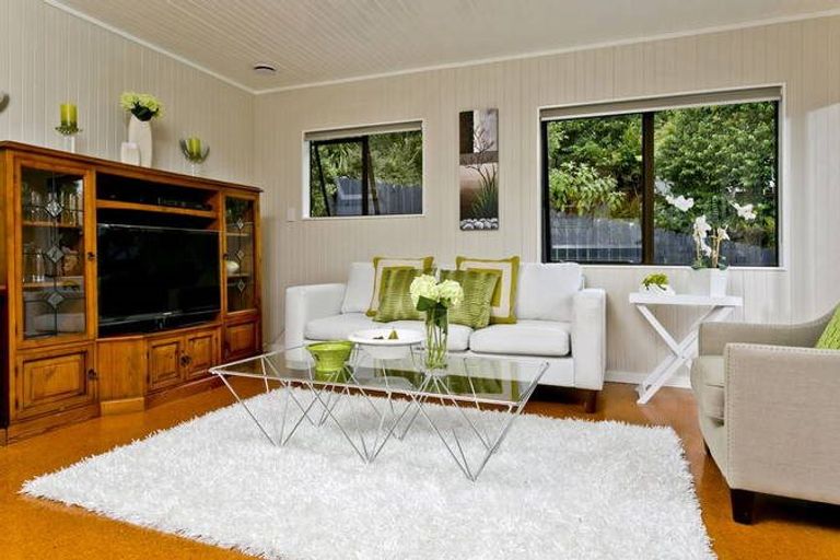 Photo of property in 30c Fordham Street, Beach Haven, Auckland, 0626