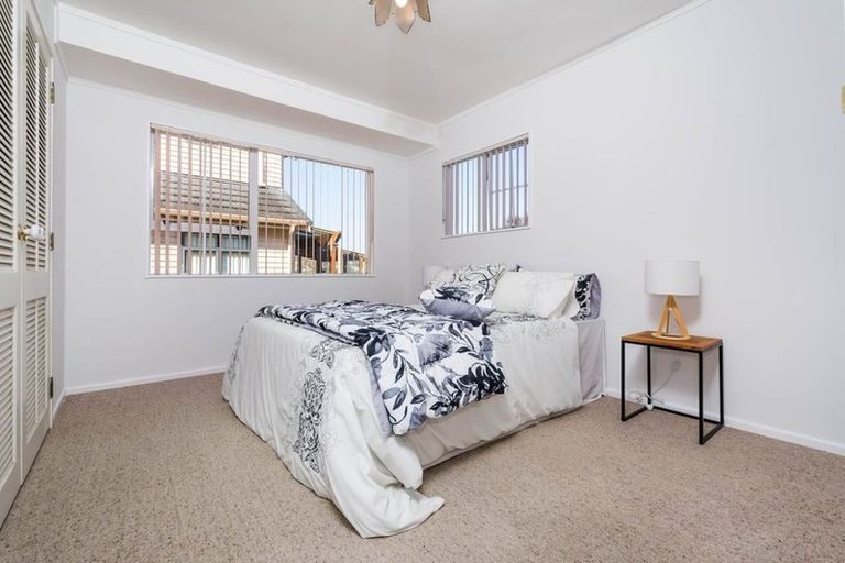 Photo of property in 1/71 Browns Bay Road, Browns Bay, Auckland, 0630