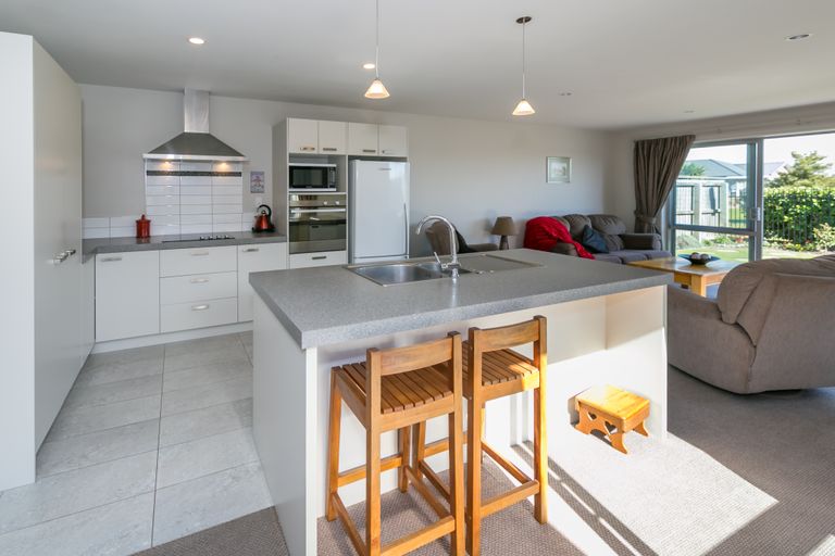 Photo of property in 7 Dunaverty Place, Broomfield, Christchurch, 8042