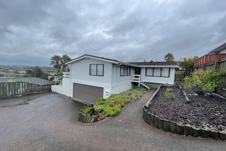 Photo of property in 15a Cambric Place, Botany Downs, Auckland, 2010