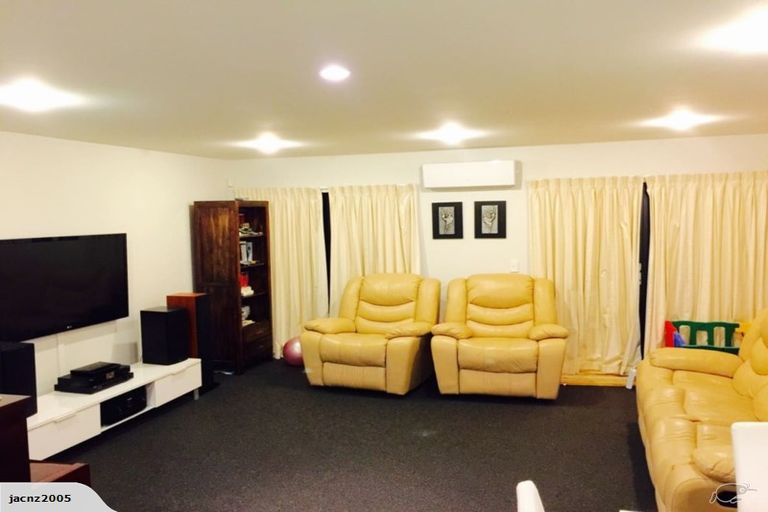 Photo of property in 19 Wantwood Grove, Churton Park, Wellington, 6037