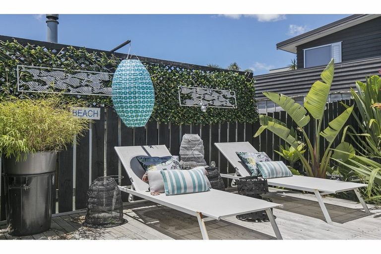 Photo of property in 82 Bay Street, Red Beach, 0932