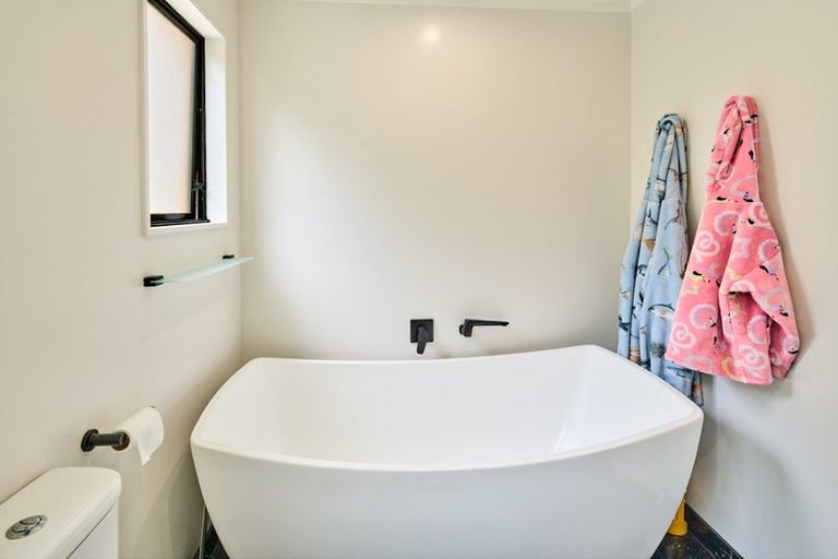 Photo of property in 7b Gray Avenue, Paraparaumu Beach, Paraparaumu, 5032