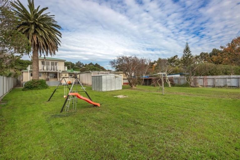 Photo of property in 25 Paekakariki Hill Road, Pauatahanui, Porirua, 5381