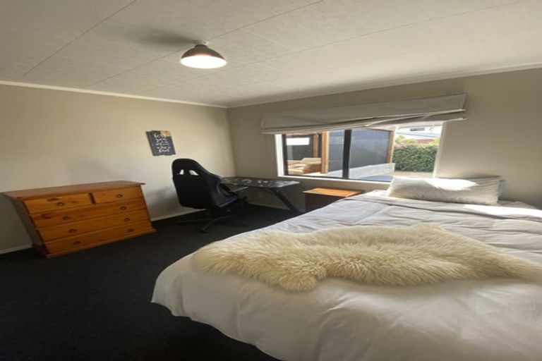 Photo of property in 12 Millen Place, Clarks Beach, 2122