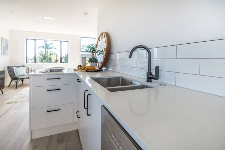 Photo of property in 19f Bradbury Road, Botany Downs, Auckland, 2010