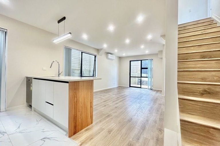 Photo of property in 8a Nandana Drive, Glen Eden, Auckland, 0602