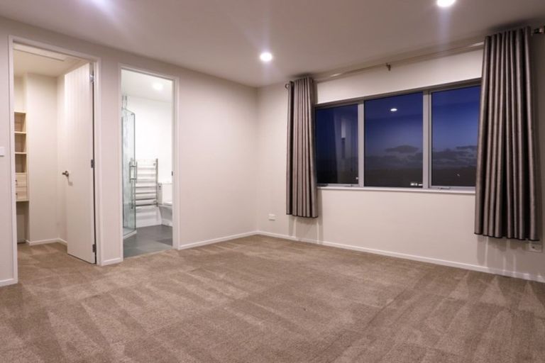 Photo of property in 18 Kingfisher Road, Silverdale, 0932