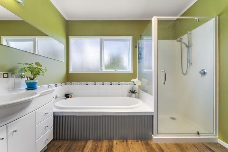 Photo of property in 13 Fairview Place, Te Puke, 3119