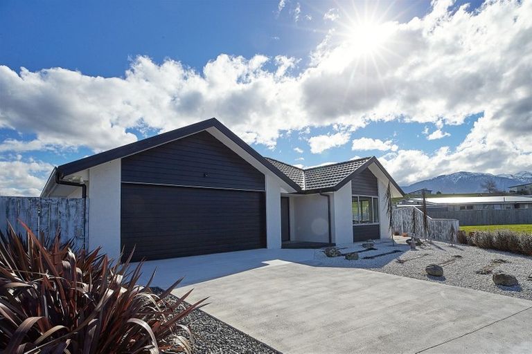 Photo of property in 12 Mcrae Gardens, Kaikoura Flat, Kaikoura, 7371