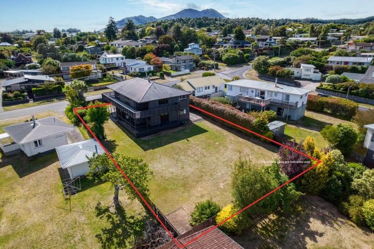 Photo of property in 19 Ingle Avenue, Waipahihi, Taupo, 3330