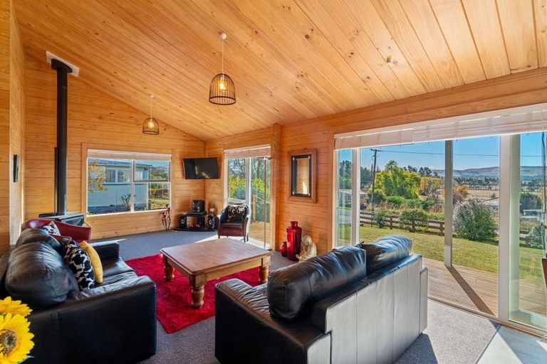 Photo of property in 21 Oxford Street, Waikari, 7420