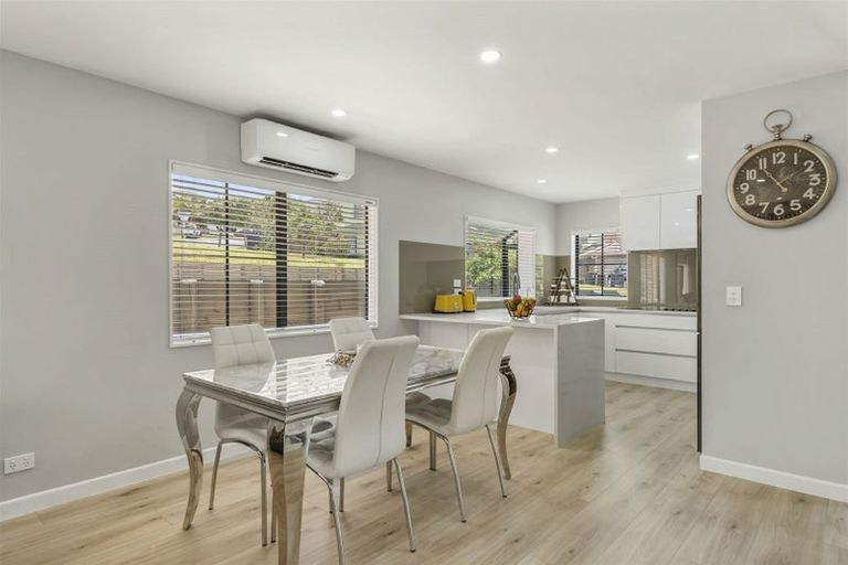 Photo of property in 6 Fairchild Avenue, Goodwood Heights, Auckland, 2105