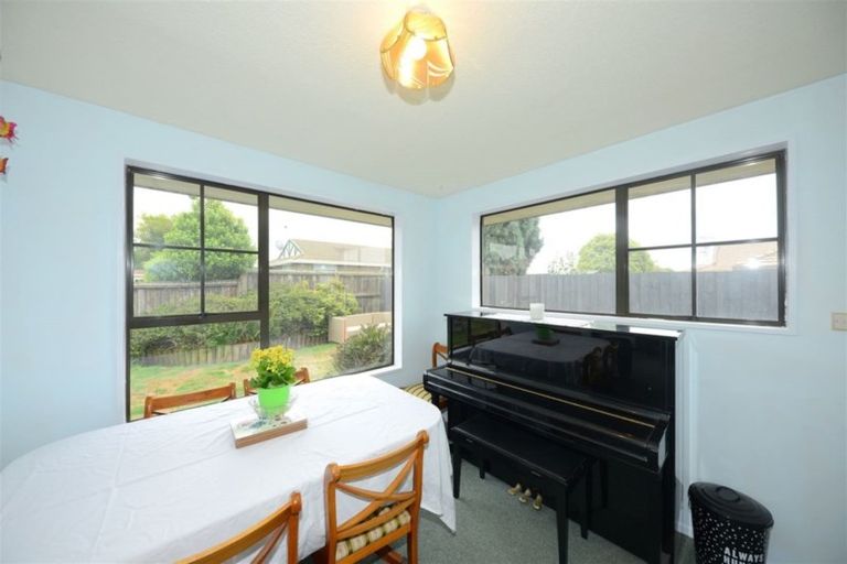 Photo of property in 2/5 Peebles Drive, Hei Hei, Christchurch, 8042