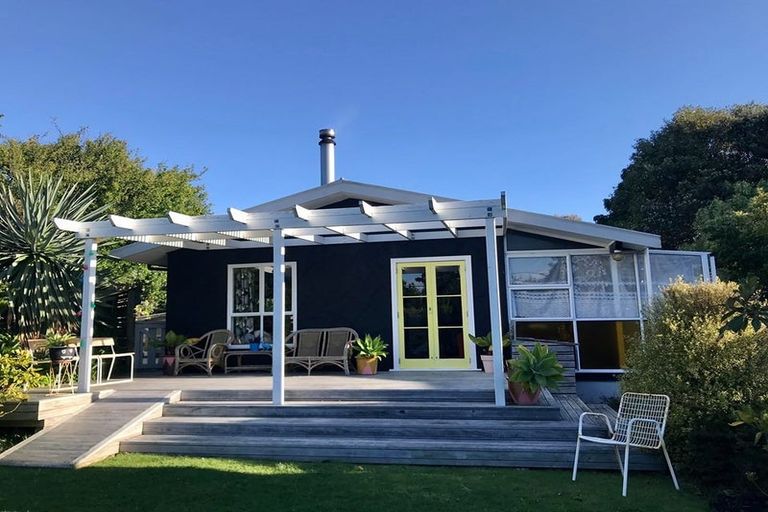 Photo of property in 46 Waimea Road, Waikanae Beach, Waikanae, 5036