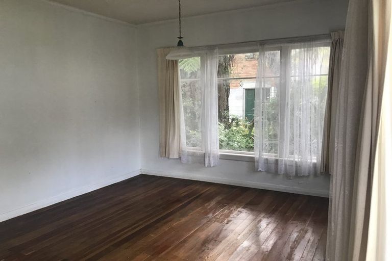 Photo of property in 233 Portage Road, Green Bay, Auckland, 0604