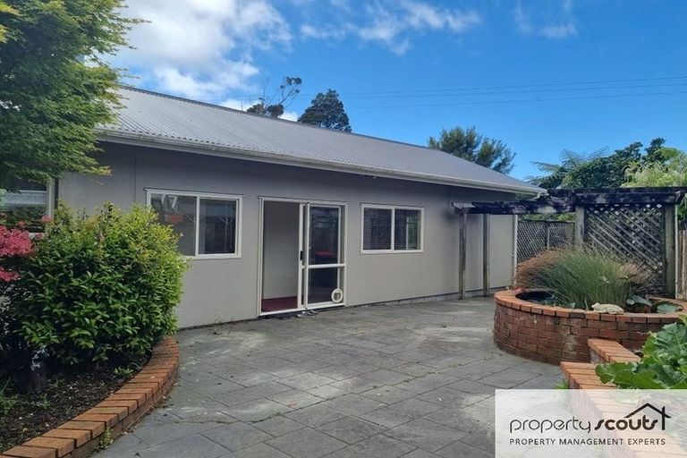 Photo of property in 535 South Road, Omata, New Plymouth, 4374