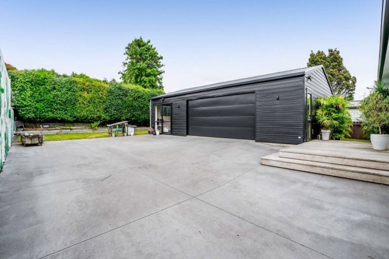 Photo of property in 15 Kowhai Street, Strandon, New Plymouth, 4312