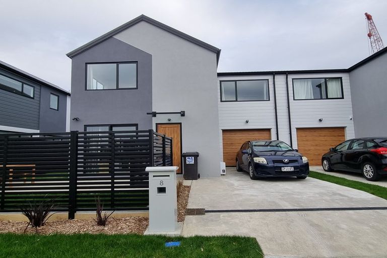 Photo of property in 8 Desert Gold Lane, Wallaceville, Upper Hutt, 5018