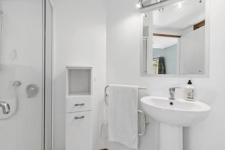 Photo of property in 14a Spicer Place, Tawa, Wellington, 5028